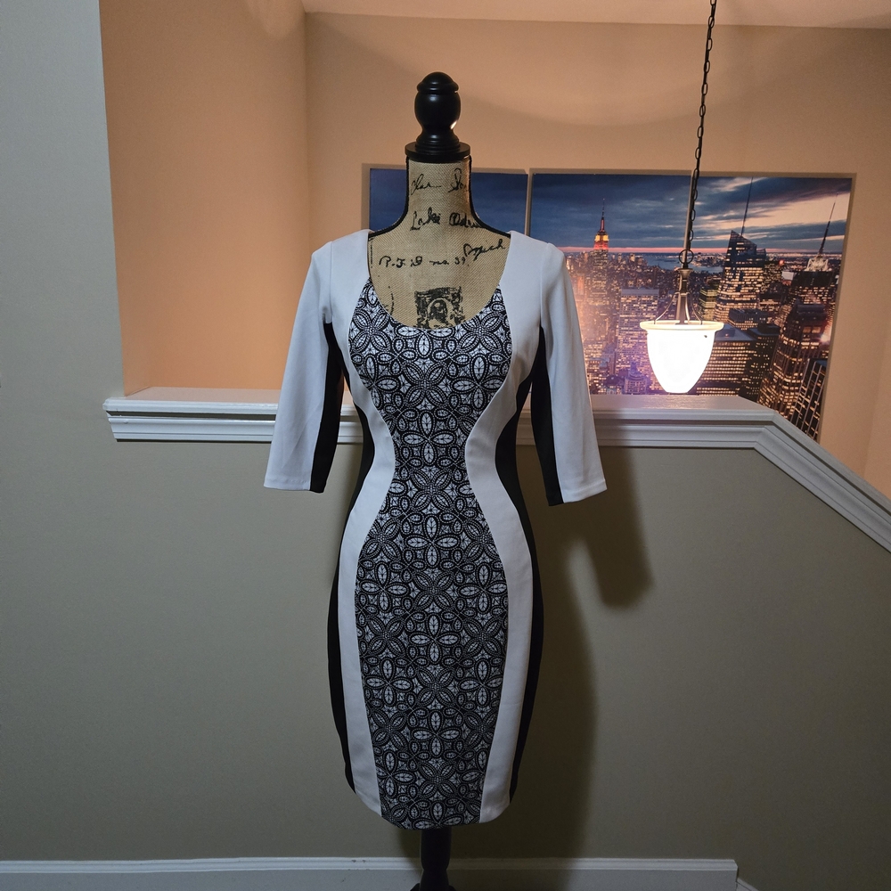 Signature by Sangria Black and White Geometric Midi Dress